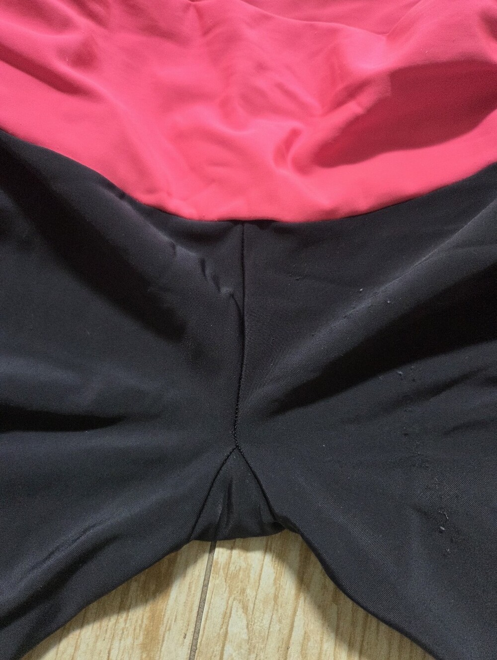 Under Armour Women's Black and Pink Capri Leggings - Picture 4 of 6